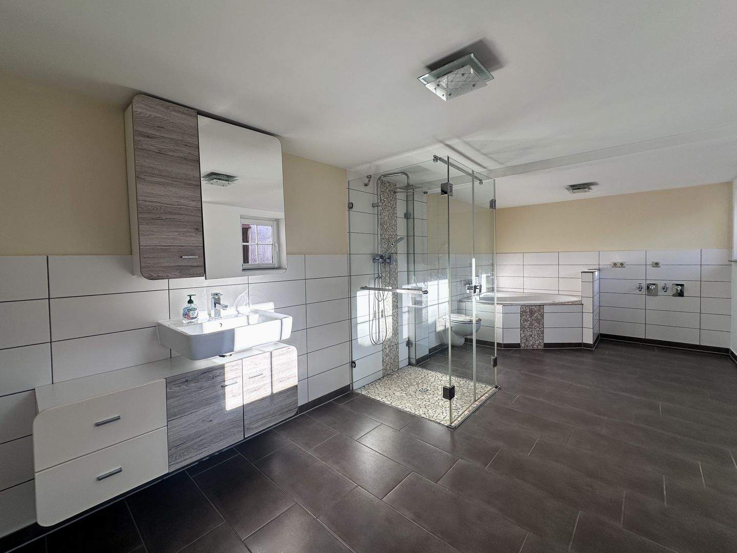 Sechs Zimmer und kein bisschen langweilig - Zuhause für Macher & Möbler – Dachwig – Vorschaubild 8