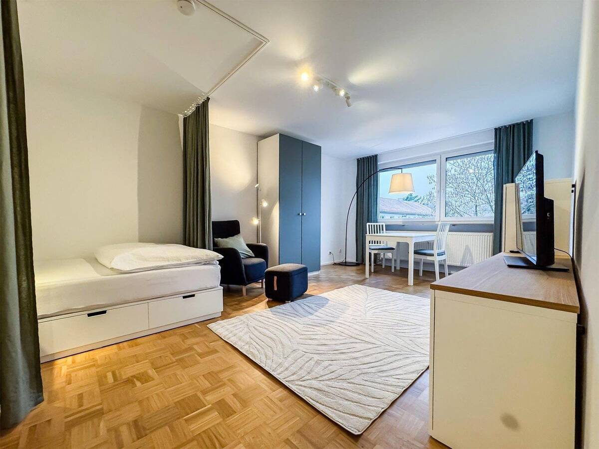 Mit sonnigem Balkon: Möbliertes Zimmer in großzügiger 2er WG – 91056 Erlangen – Bild 1 von 9