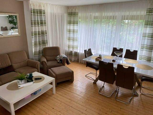 Großzügiges Einfamilienhaus mit Einliegerwohnung, Garten und zwei Terrassen in ruhiger Lage – Holzwickede – Bild 1 von 8