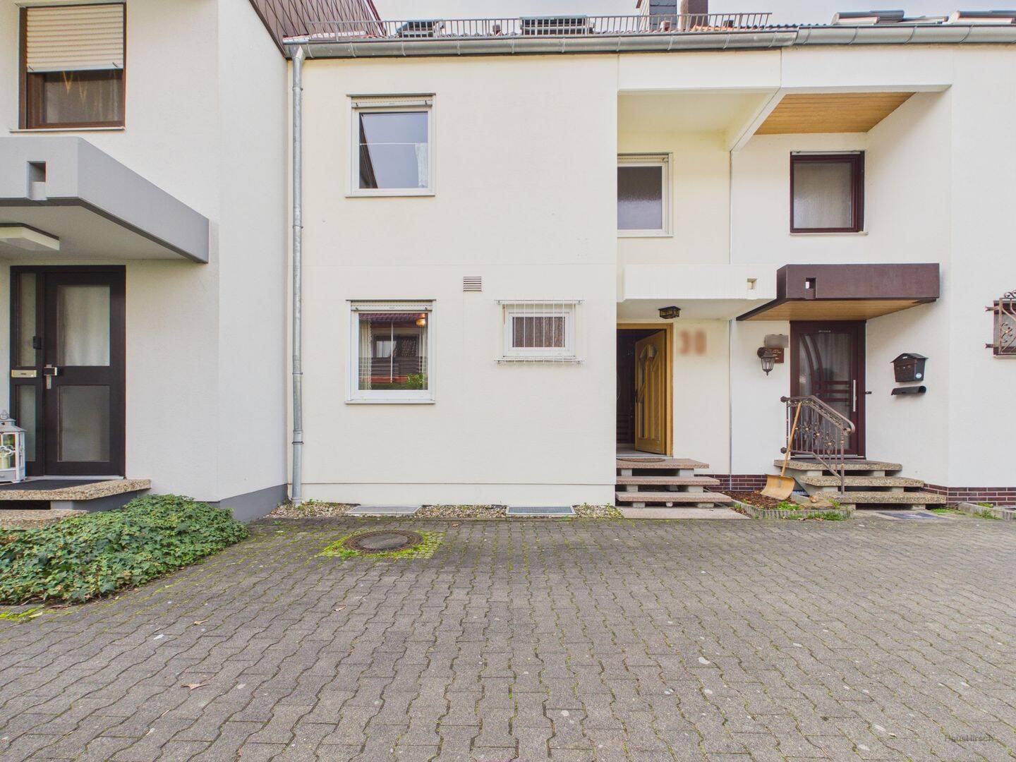 Umfassend saniertes Reihenhaus – Ludwigshafen am Rhein – Bild 1 von 9
