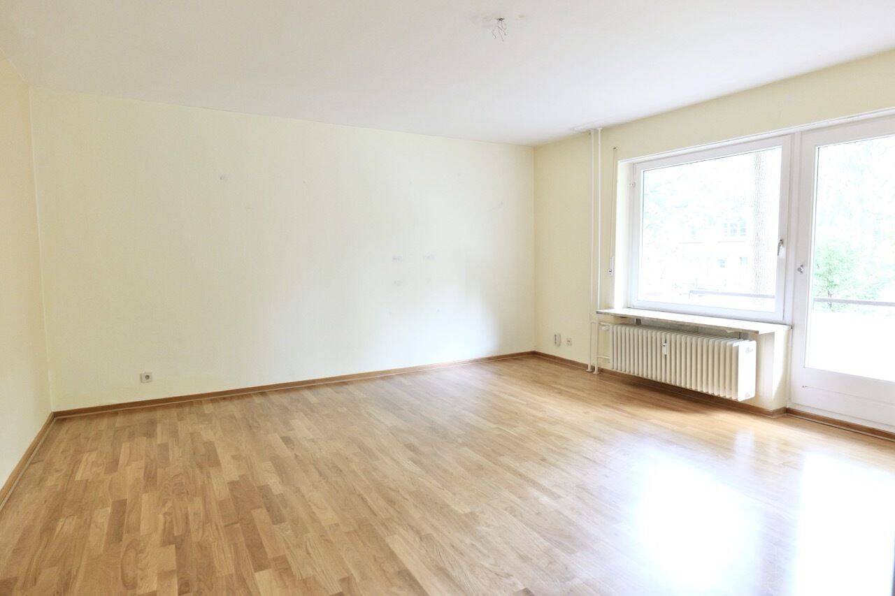 Bezugsfreie Familienwohnung mit Südbalkon und Tiefgaragenstellplatz – Berlin – Vorschaubild 3