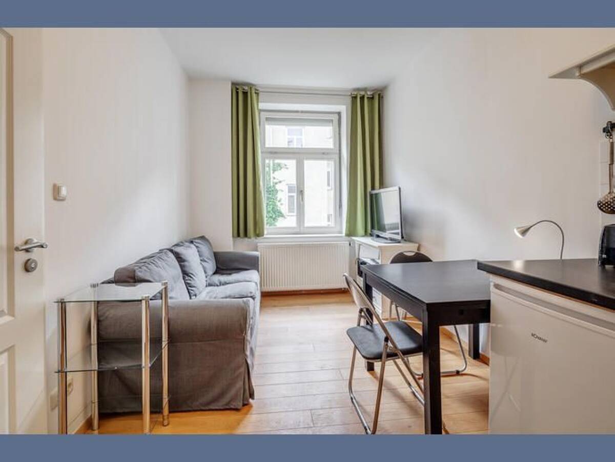 Möbliert: Attraktive Altbauwohnung in sehr gefragter Lage – 81667 München – Bild 1 von 9