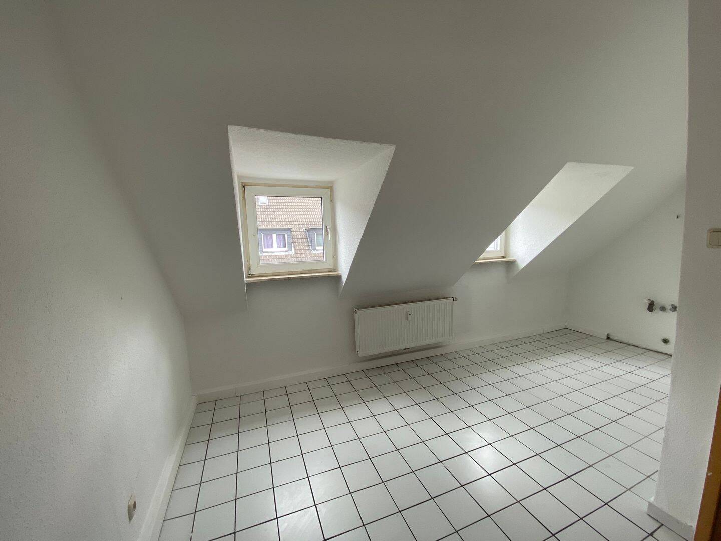Klein aber fein! Renovierte Dachgeschosswohnung in Bottrop – Bottrop – Vorschaubild 5