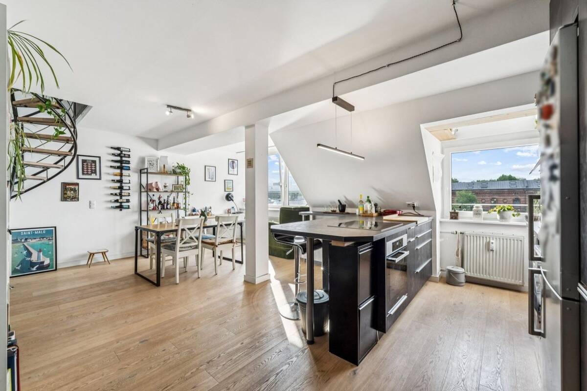 Charmante 2-Zimmer-Maisonettewohnung mit Altbauflair und ruhiger Lage in der Maxvorstadt – 80335 München – Bild 1 von 9