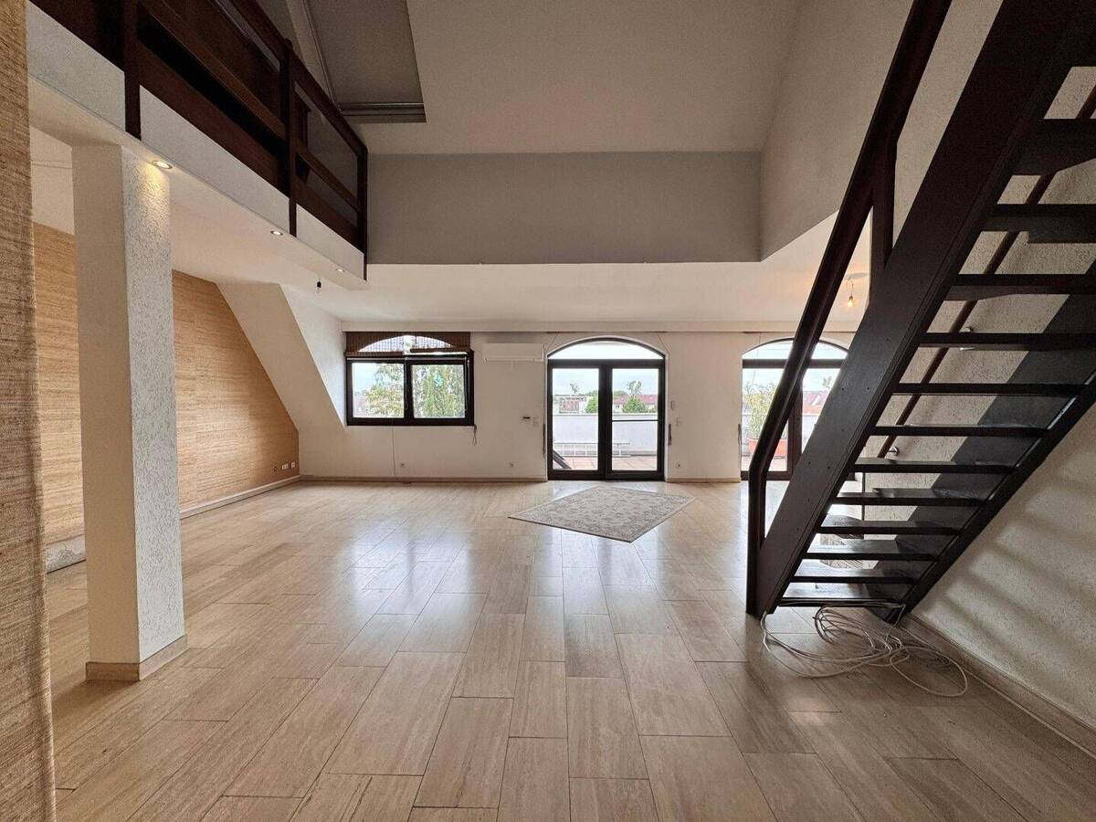 Großzügige 4-Zimmer-Maisonettewohnung mit Kamin, Dachterrasse, Klimaanlage und Aufzug – befristet – 50827 Köln – Bild 1 von 9