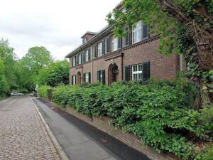 Großzügige 4,5 Zimmer Erdgeschoß-Altbauwohnung mit tollem Garten – 28779 Bremen – Vorschaubild 2