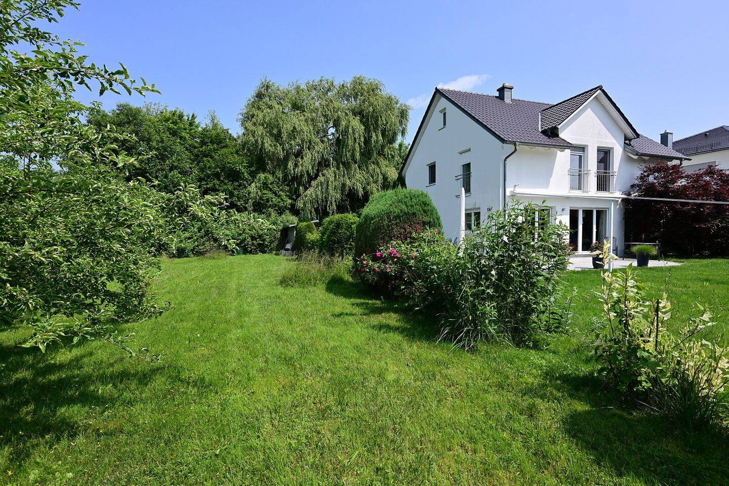 AIGNER - Hochwertiges Einfamilienhaus mit traumhaften Garten – Eurasburg – Vorschaubild 3