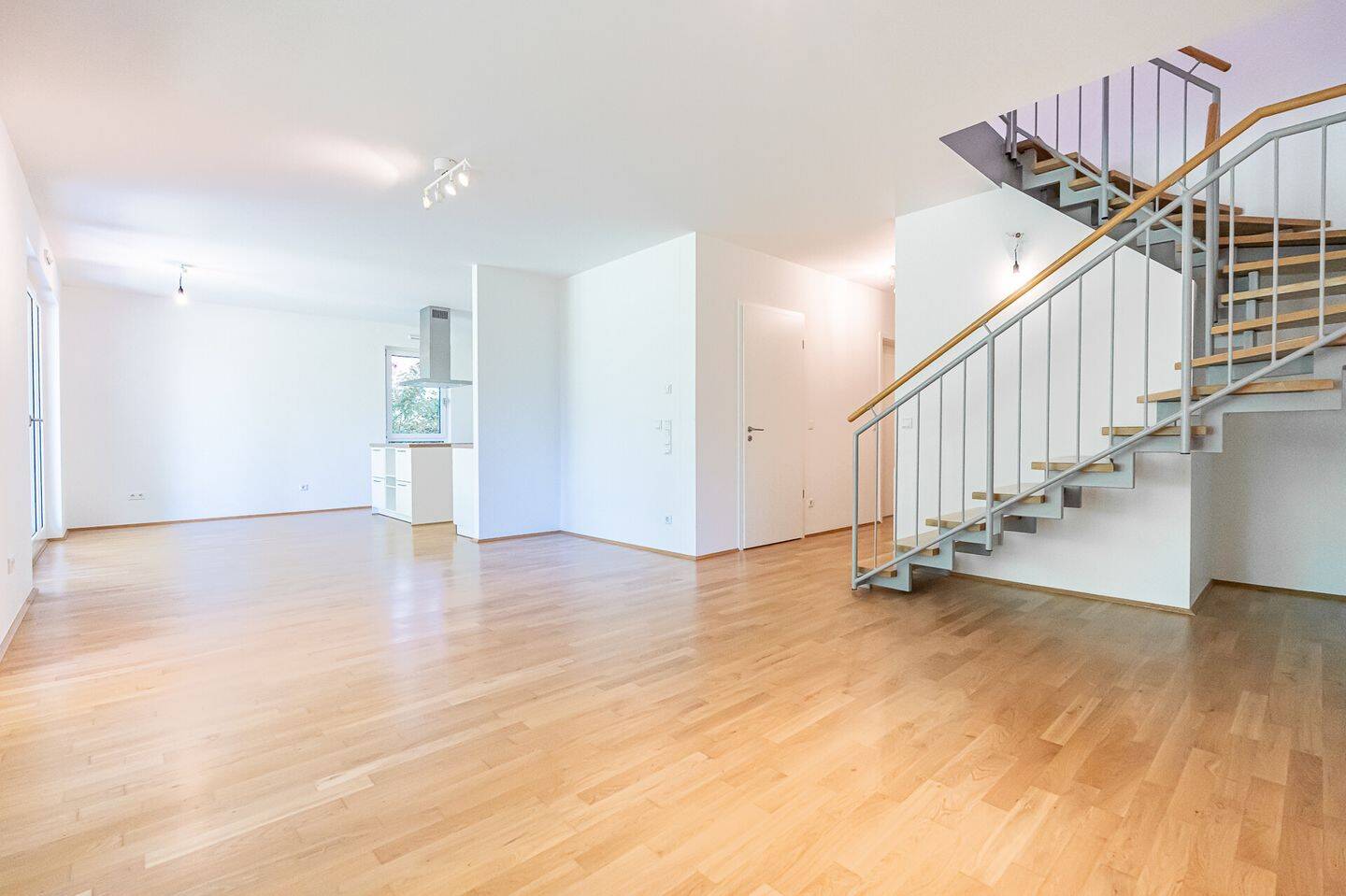 Moderne Maisonettewohnung mit Hauscharakter, überdachter Terrasse und großem Sonnenbalkon – Hamburg – Vorschaubild 5