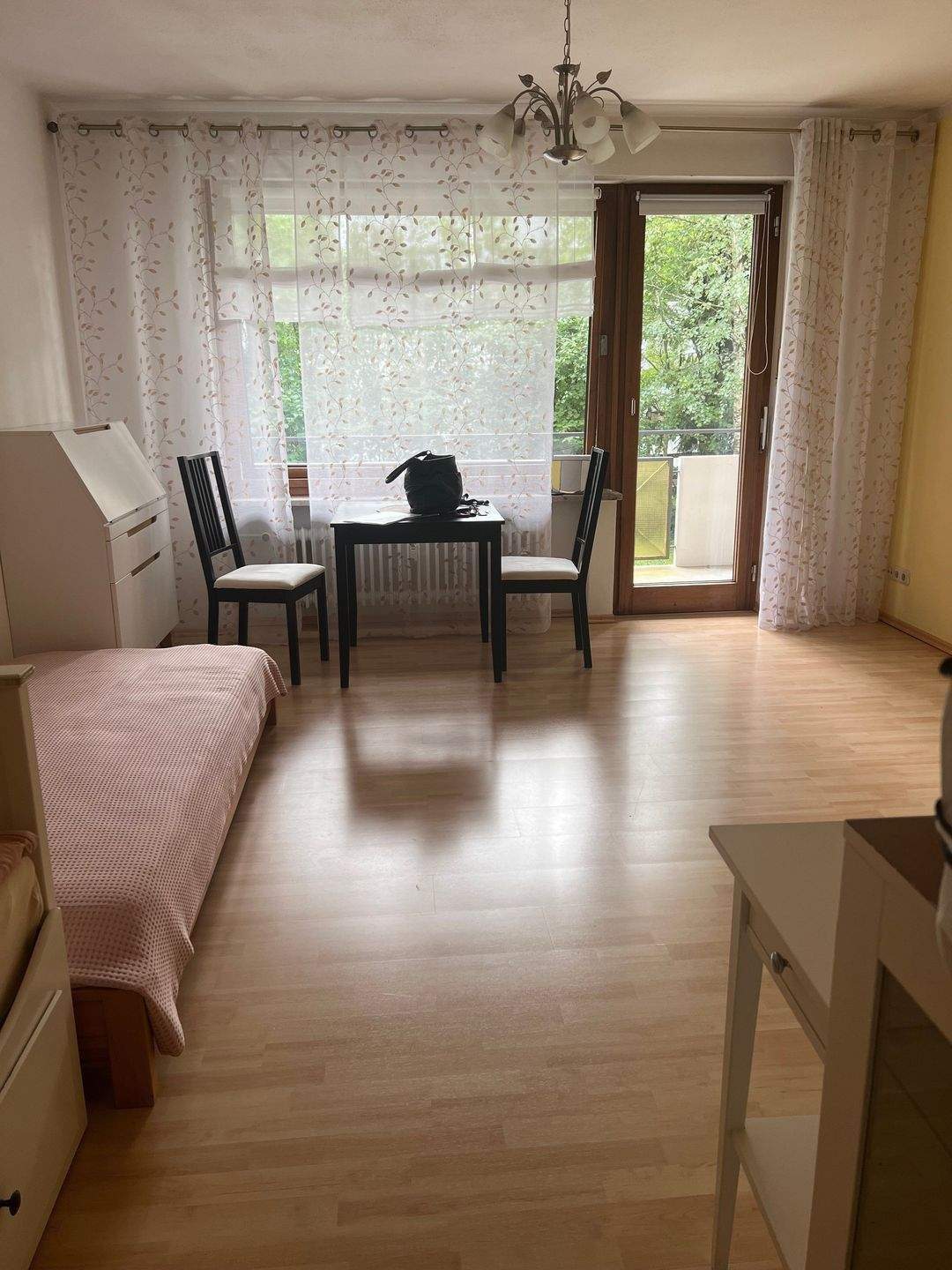 Helle 1 Zimmer DG Wohnung – München – Vorschaubild 2