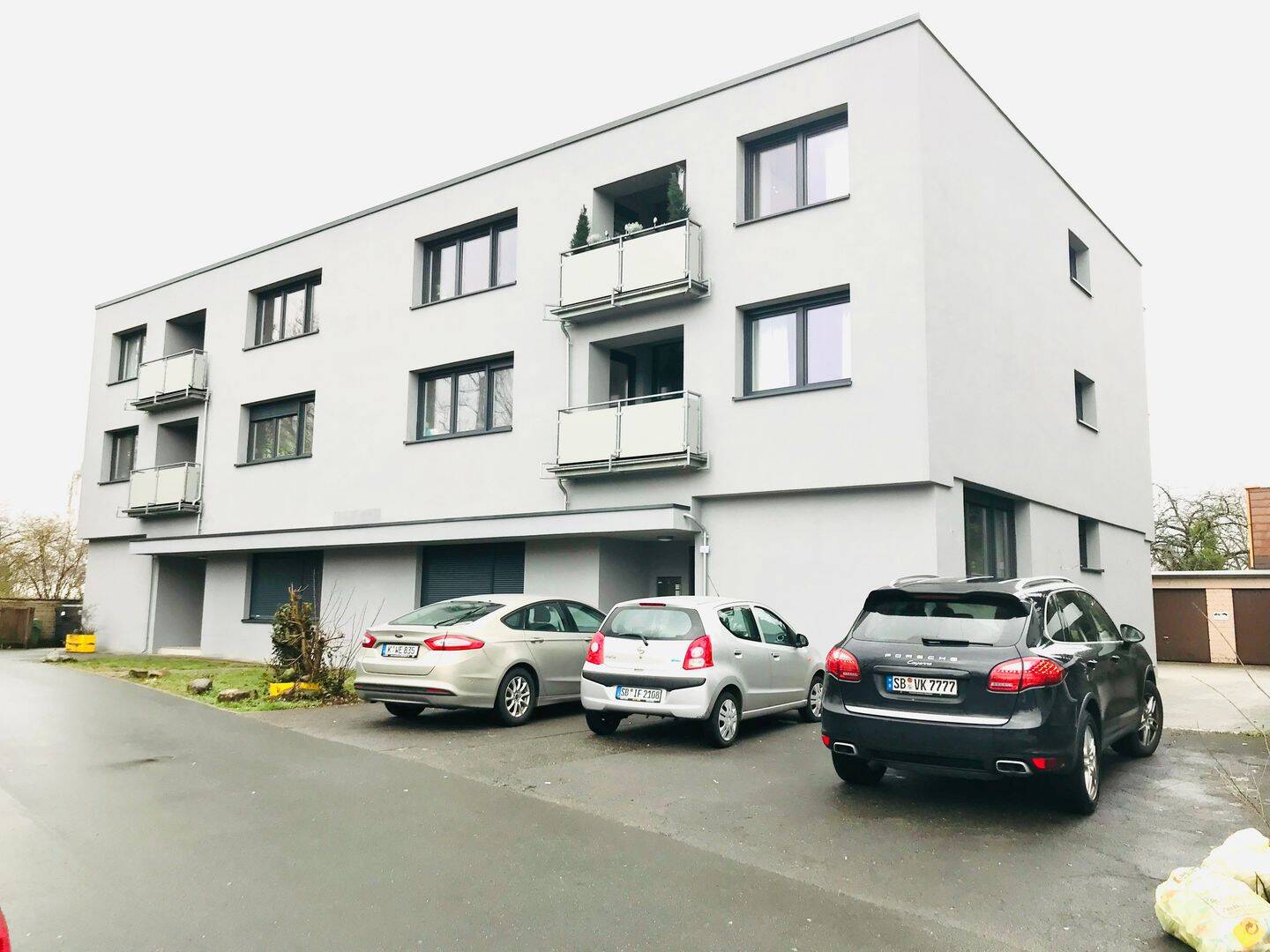 3 Zimmer mit offener Küche und 2 schönen Balkonen auf der Bellevue