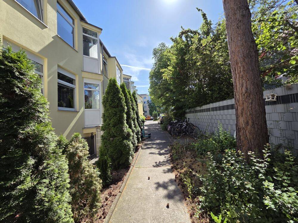 * HÜBSCHES 1-Zi-APARTMENT + STELLPLATZ in ruhiger, zentraler Wohnlage, NÄHE STADTPARK und MERCADO * – Nürnberg – Vorschaubild 6