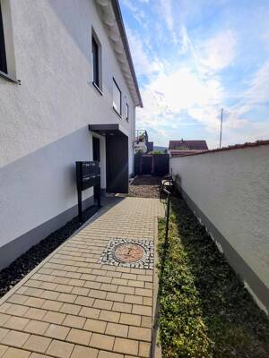 Exklusive Dachgeschosswohnung mit Penthouse-Feeling | 4,5 Zimmer | 142 m² | Klimaanlage | Südbalkon – 65207 Wiesbaden – Vorschaubild 2