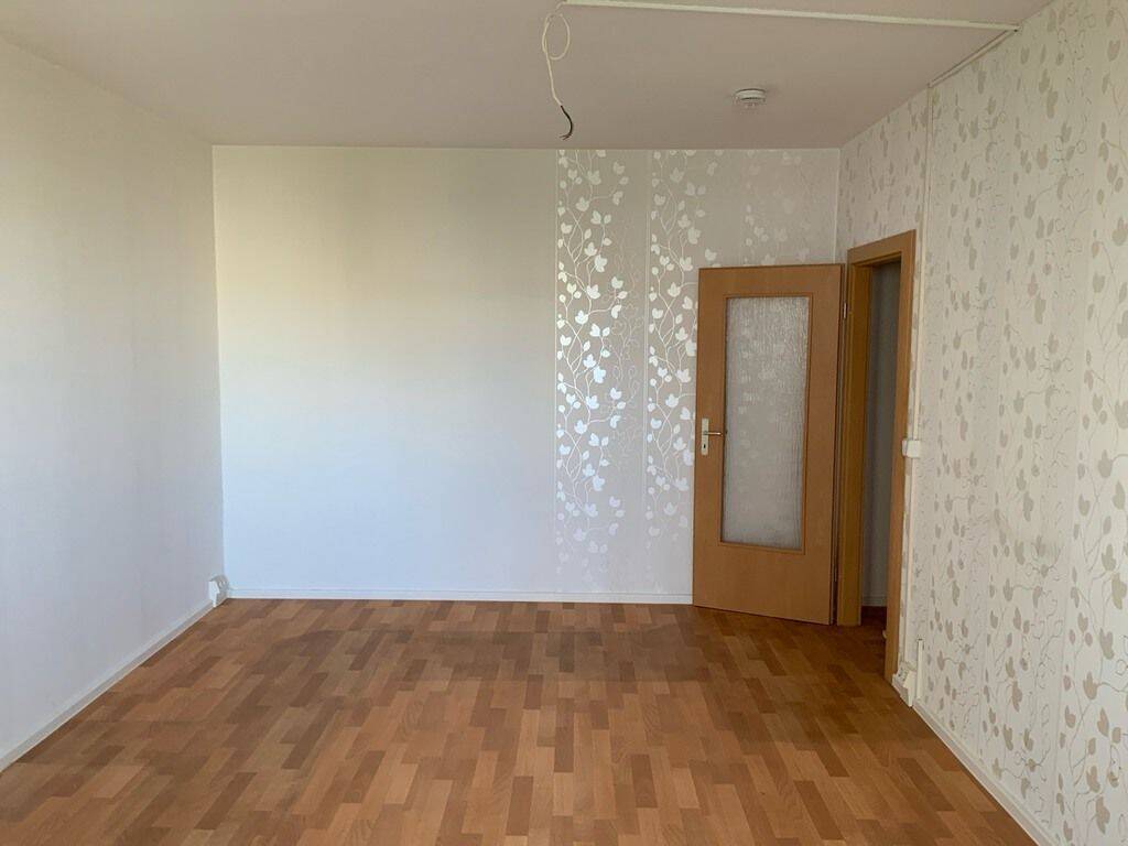 Umgebaute 2-Zimmerwohnung mit Abstellraum und großer Küche