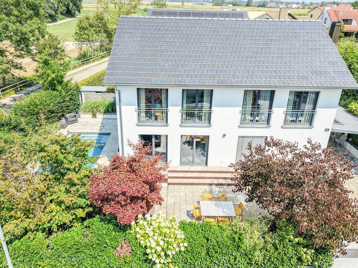 Eleganz trifft Nachhaltigkeit - Luxuriöses Einfamilienhaus in Ingolstadt-Gerolfing – 85049 Ingolstadt – Bild 1 von 9