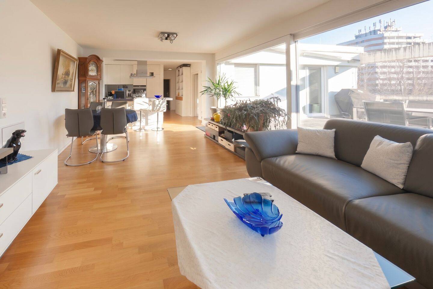 Haus im Haus: Attraktive 3-Zimmer Terrassenwohnung mit Garage, Stellplatz und großer Terrasse – Stuttgart – Vorschaubild 4