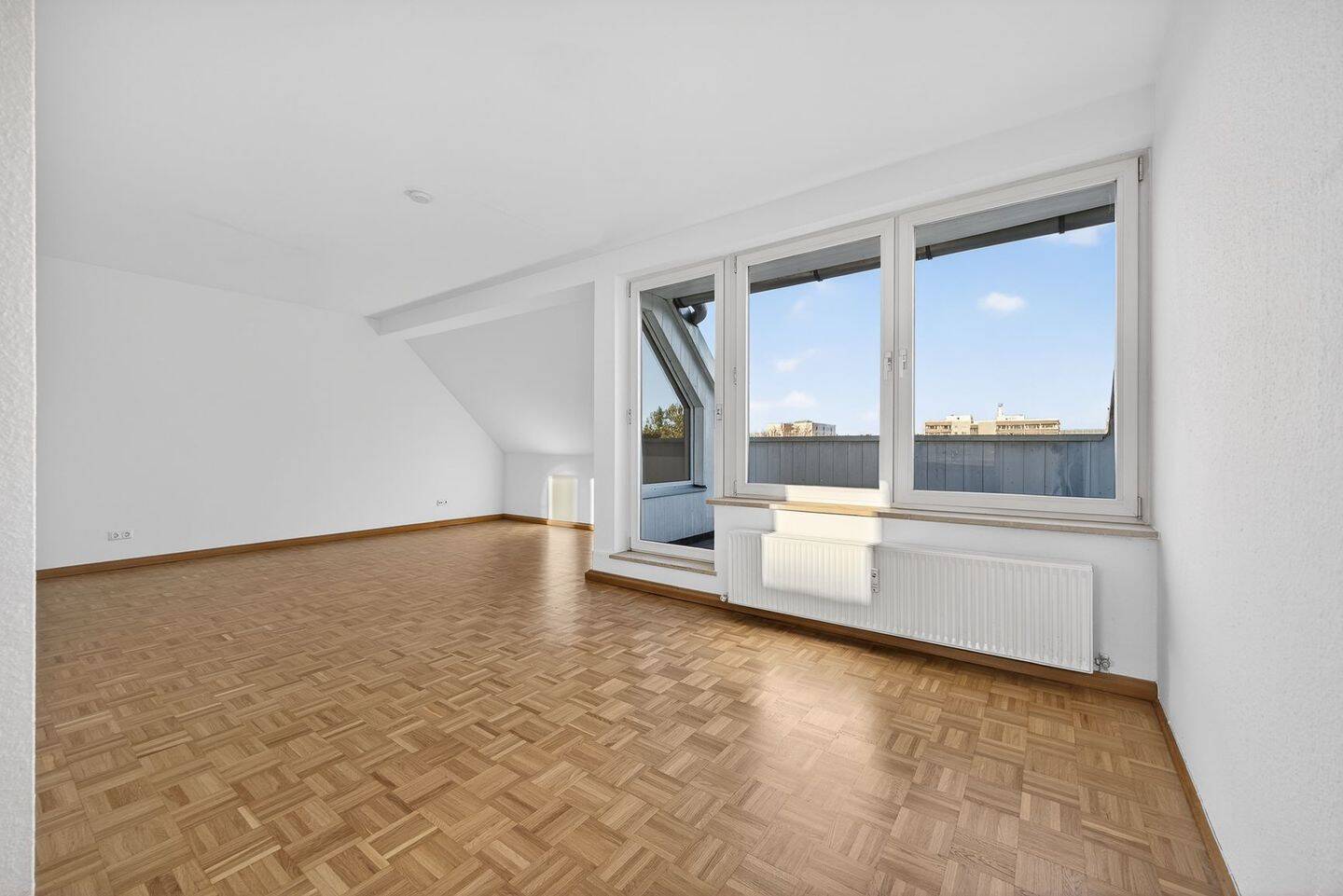 Moderne und lichtdurchflutete Dachgeschosswohnung und großen Terrassen in Untergiesing – München – Vorschaubild 3