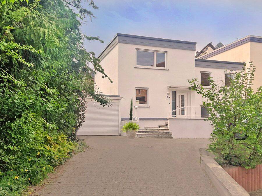 FRANKFURT-SECKBACH: HIDEAWAY * Erstbezug nach Sanierung * 1 FH mit 2 Terrassen, Garten & Garage