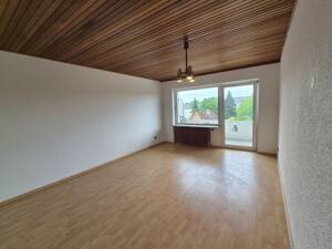 Gut geschnittene Dreizimmerwohnung mit Balkon, Keller- und Bodenraum. Fahrstuhl im Haus