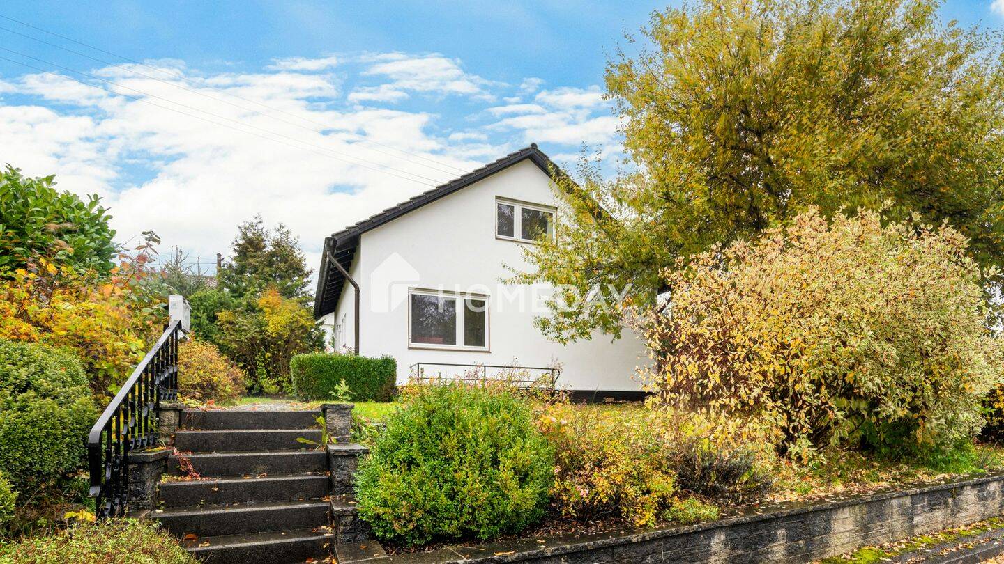 Familienidyll im Grünen - helles, modernisiertes Einfamilienhaus mit großem Garten und Südterrasse – Albstadt – Bild 1 von 9