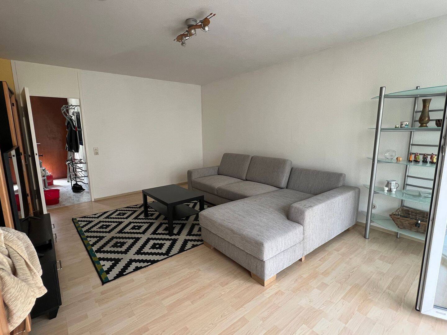 Voll-möbellierte 3 Zimmer, 73qm Wohnung mit EBK und Balkon – Erlangen – Vorschaubild 5