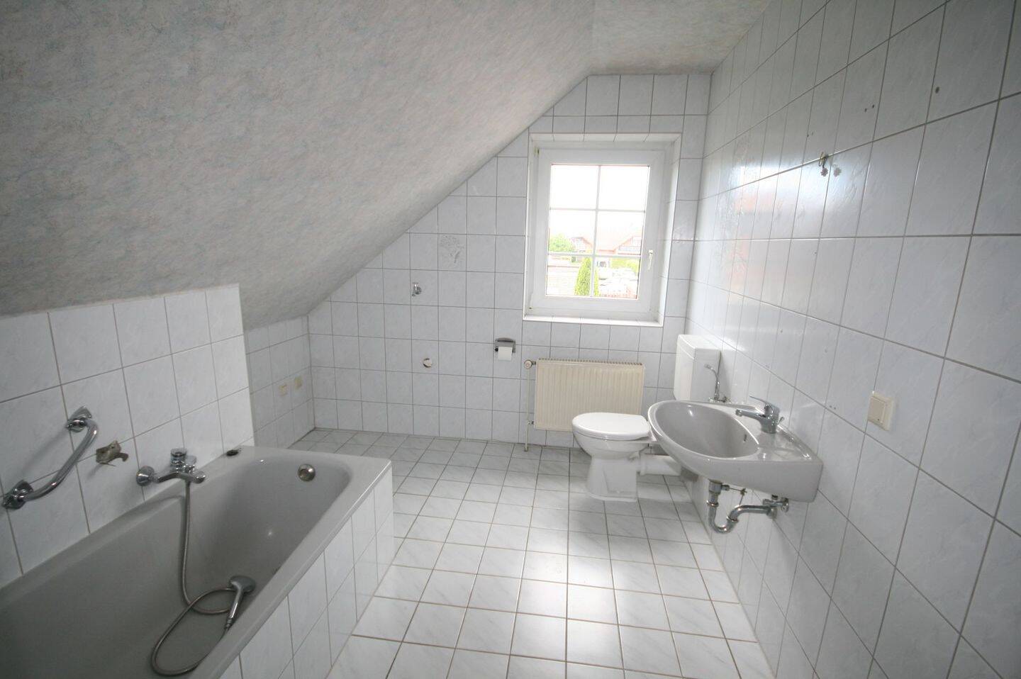gemütliche Dachgeschosswohnung in WOB-Neindorf mit PKW-Stellplatz – Wolfsburg – Vorschaubild 9