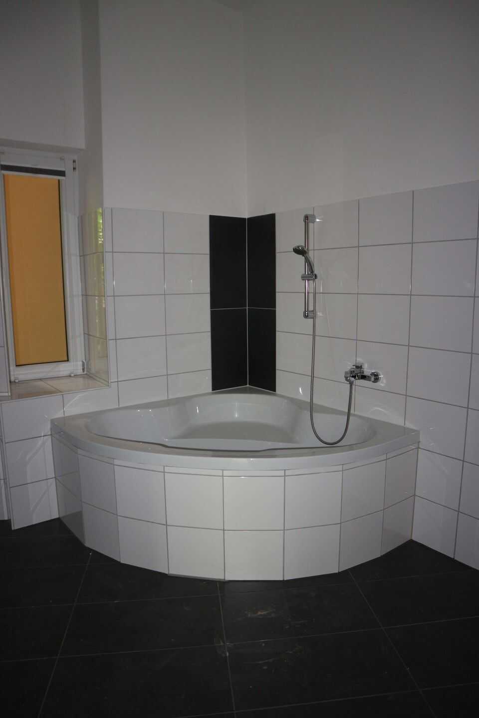 Frei ab sofort - Tageslichtbad mit Eckbadewanne - XXL Wohnzimmer ! – Chemnitz – Vorschaubild 4