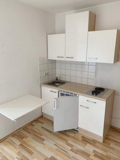 ** Studenten-Apartment in Erlangen mit kleinem Balkon! Bitte Telefonnummer nicht vergessen ** – Erlangen – Vorschaubild 3
