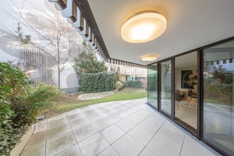 In Mitte - Maisonette mit Garten! 5,5 Zimmer mit Kamin EBK Aufzug u TG – Berlin – Vorschaubild 8