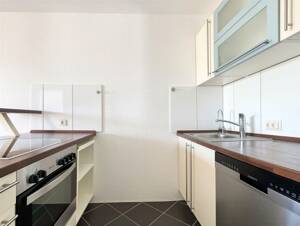 Stadtnah & komfortabel: 2-Zimmer-Wohnung mit Tiefgarage und Aussicht im Stuttgarter Westen – 70178 Stuttgart – Vorschaubild 7