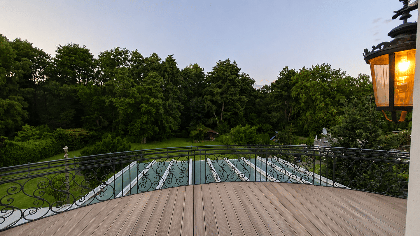 Luxuriöse Villa auf 3000 qm Parkgrundstück mit Doppelgarage, beh. überdachten Pool, Sauna v. Klafs 278 qm Wohnfläche+ 124 qm Nutzfläche – Glienicke/Nordbahn – Vorschaubild 4