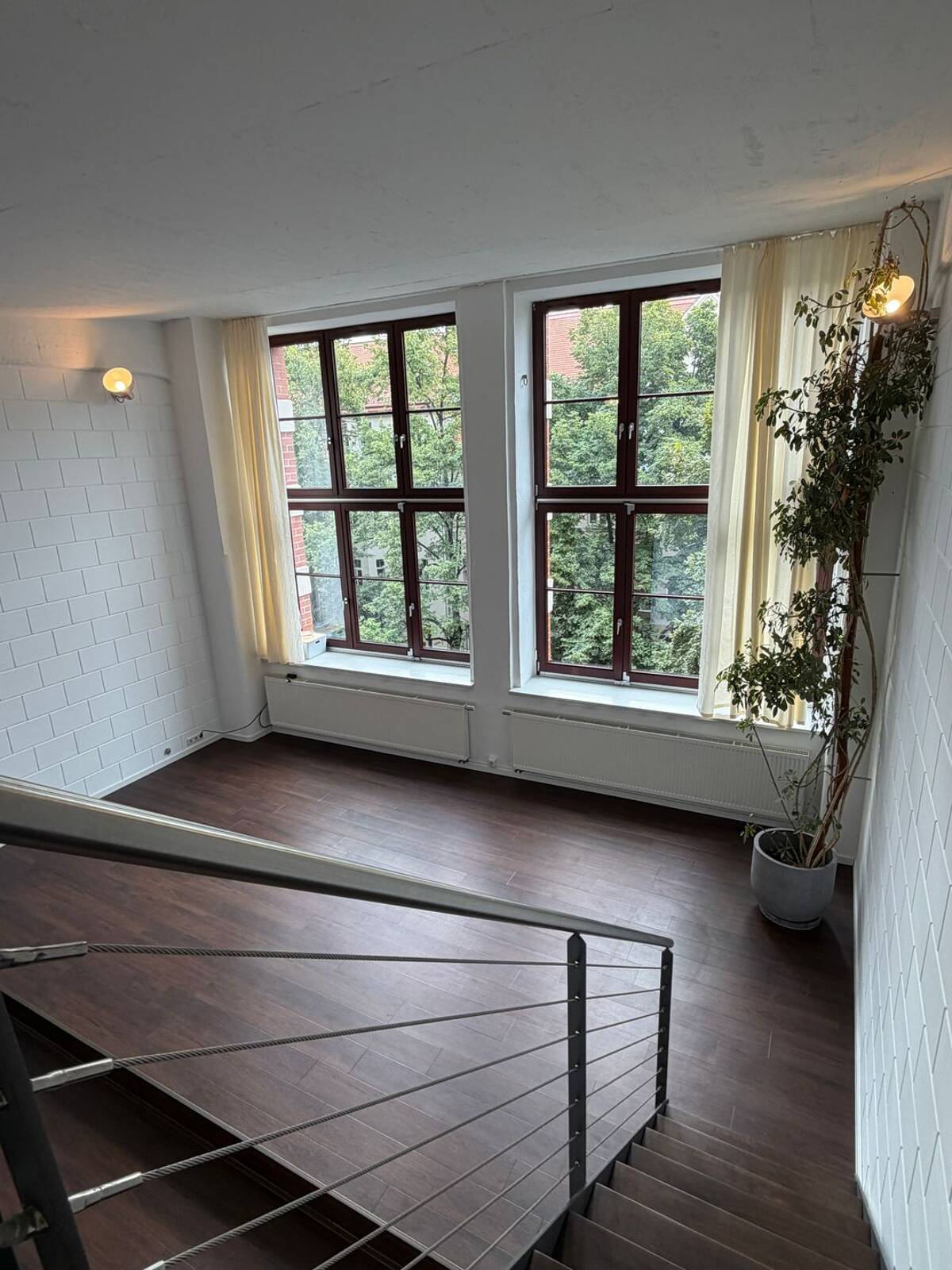Galerie-Loft mit 5,50 m Raumhöhe und Bootsanleger, 4 Zimmer in den Buntgarnwerken Schleußig – 4229 Leipzig – Bild 1 von 9