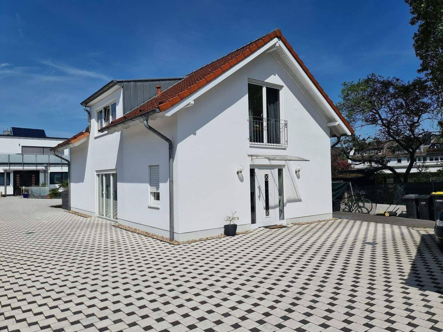 Traumhaft schönes freistehendes Einfamilienhaus in ruhiger Lage !!!