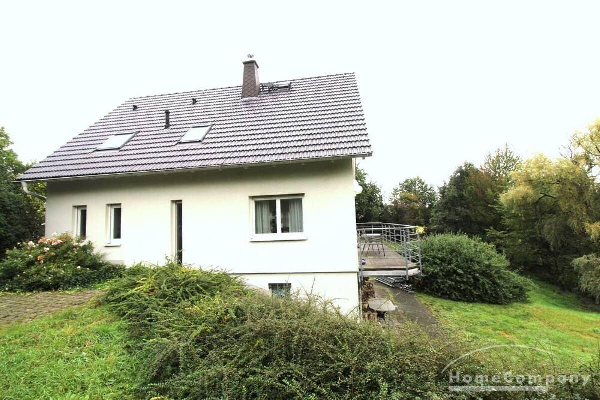 24990 HomeCompany Dresden Möbliert/Furnished Einfamilienhaus mit großem Grundstück in Dresden-Zaschendorf max. 8 Personen – 1328 Dresden – Bild 1 von 9