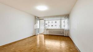 Bezugsfrei - stilvolle 4-Zimmer-Wohnung mit Komfort, Substanz und sonniger Loggia