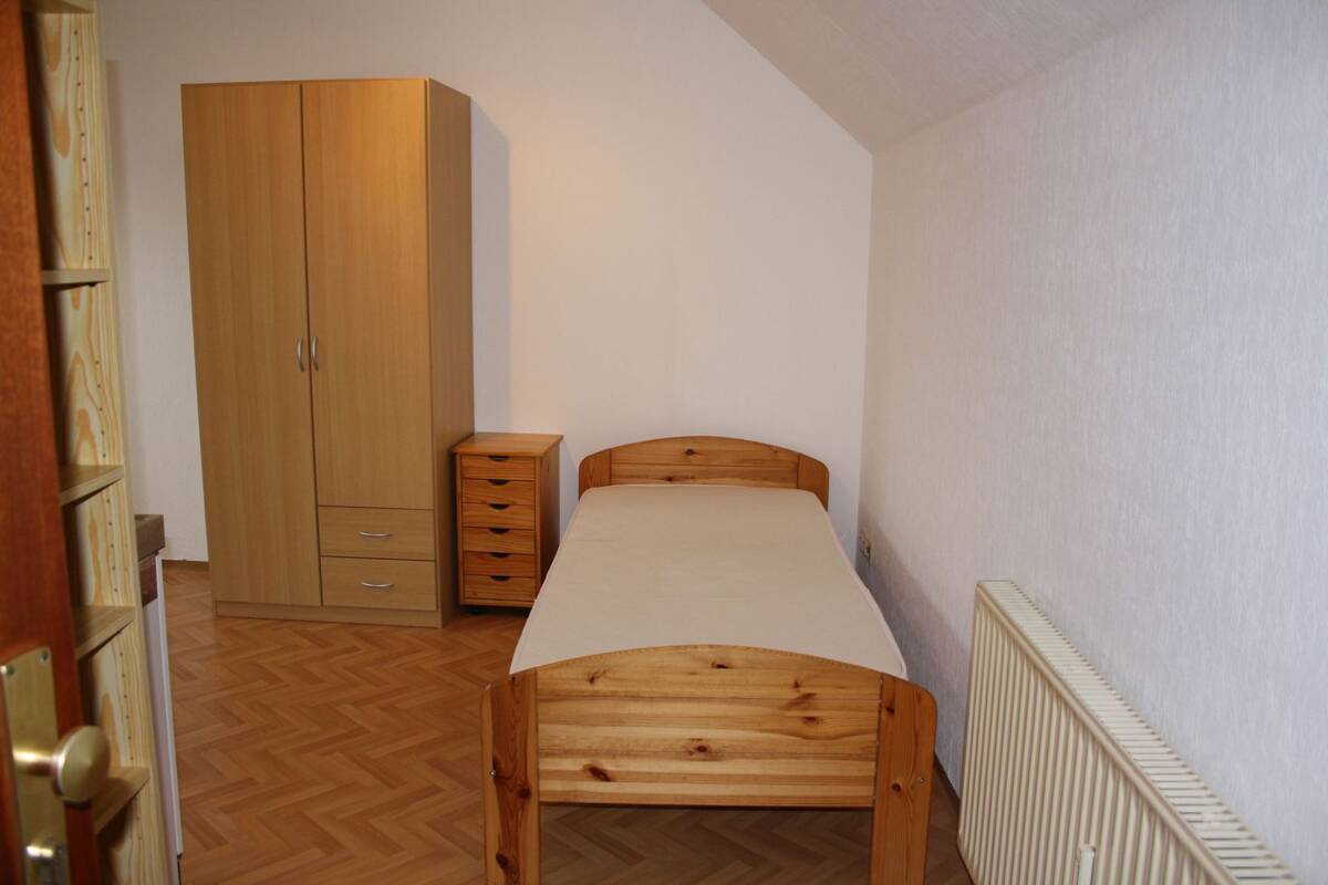 1-Zimmer Wohnung, Dach, saniert – 91058 Erlangen – Bild 1 von 6