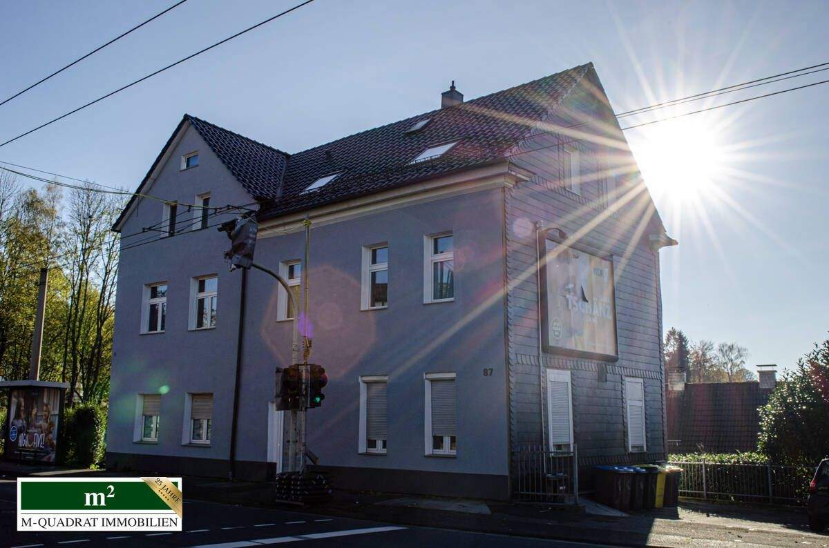 Kapitalanlage: teilweise saniertes 6- Parteienhaus nähe Haribo inkl. ca. 320 m² Bauland – Solingen – Bild 1 von 9