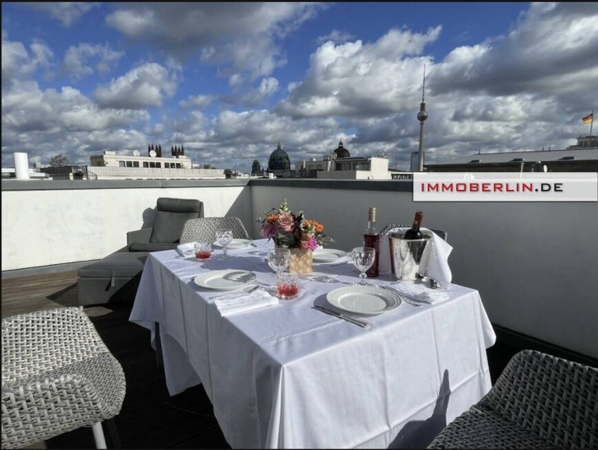 IMMOBERLIN.DE - Luxuriöses Townhouse in Toplage - renommierte Architektur für Wohn- & Büronutzung – 10117 Berlin – Bild 1 von 9