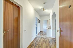 Lichtdurchflutete 3-Zimmer-Wohnung mit Balkon, Garage und herrlicher Aussicht – 46147 Oberhausen – Vorschaubild 5
