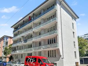 Im Herzen der Maxvorstadt! Freie und gut geschnittene 2-Zi-ETW mit Südloggia und Denkmalschutz – 80799 München – Vorschaubild 2