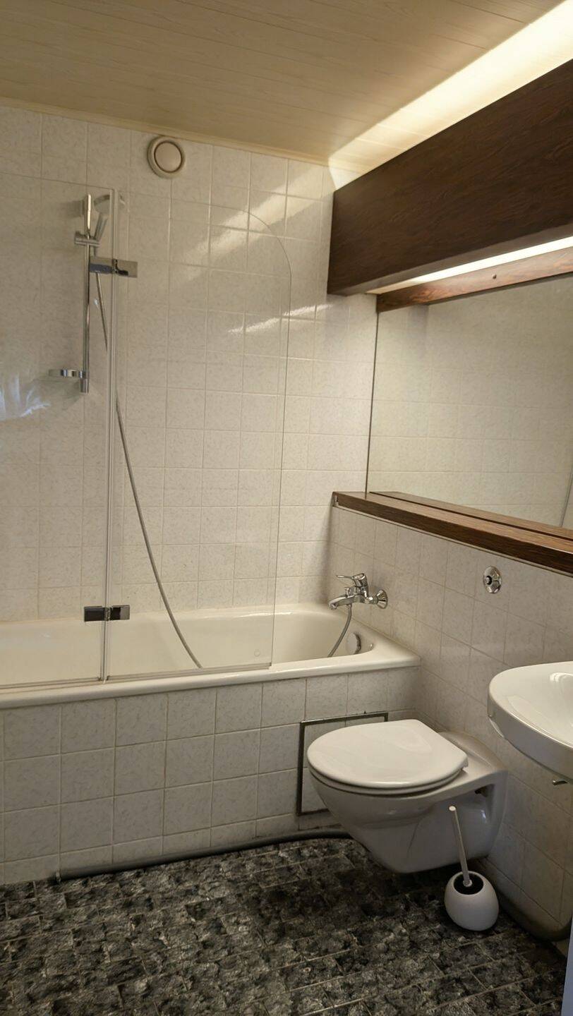 2 ZKB mit großem Balkon, teilmöbliert – Augsburg – Vorschaubild 5