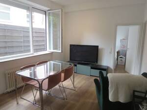 aufwendig renovierte 2-Zimmer-Erdgeschoss-Wohnung mit Terrasse in TOP-Lage mit toller Einbauküche (großes Wohn-/Esszimmer, modernes Bad) – 70597 Stuttgart – Vorschaubild 4