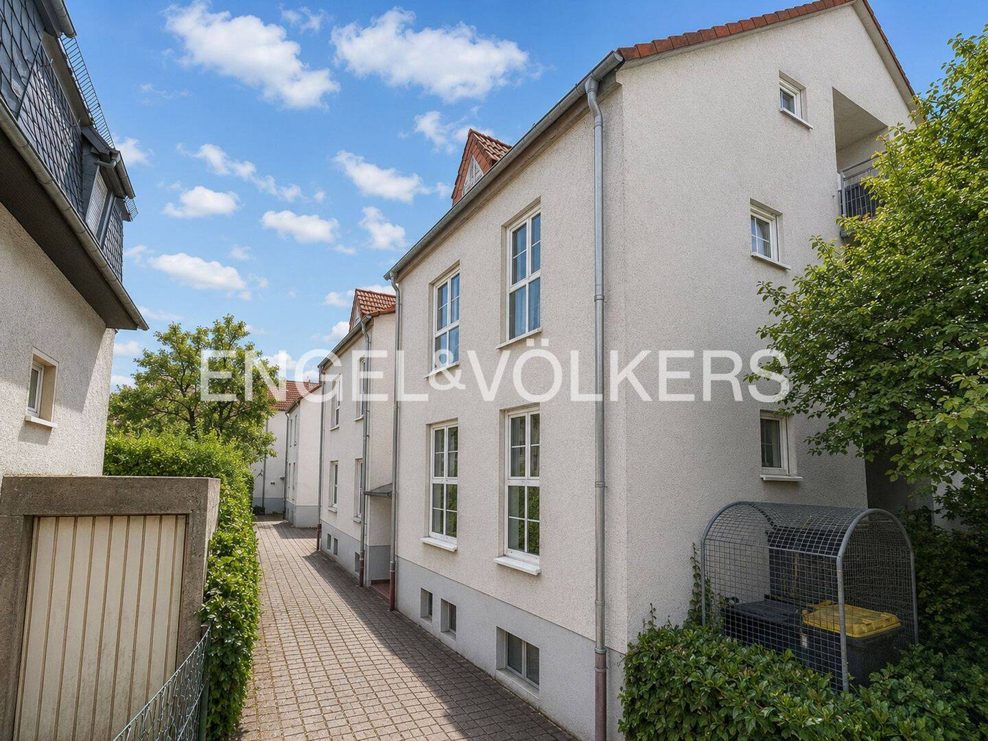 Moderne, lichtdurchflutete Dachgeschosswohnung in Erbenheim! – Wiesbaden – Vorschaubild 2