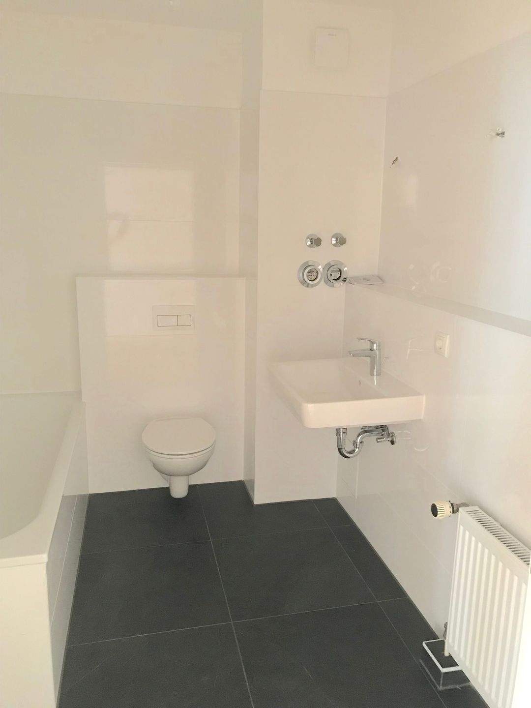 Helle modernisierte 2-Zimmerwohnung mit Aufzug und PKW Stellplatz – Berlin – Vorschaubild 9