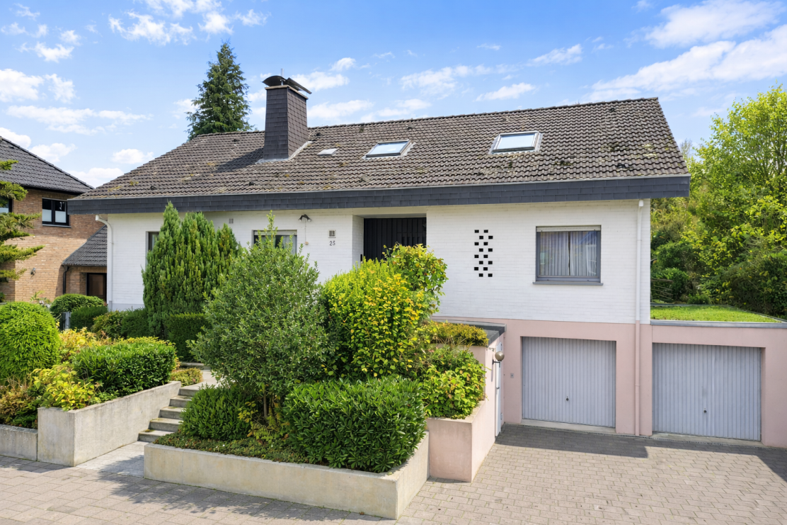 ***Freistehendes Einfamilienhaus mit zusätzlichem Baugrundstück*** – Steinheim – Bild 1 von 9