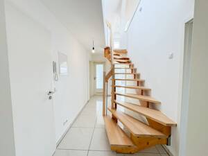 Helle und großzügige 3,5-Zimmer Maisonettewohnung mit EBK und Balkon! – 70327 Stuttgart – Vorschaubild 9