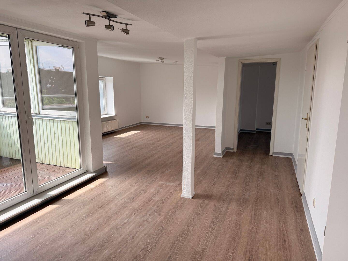 Helle DG-Wohnung mit Balkon – Hamburg – Vorschaubild 6