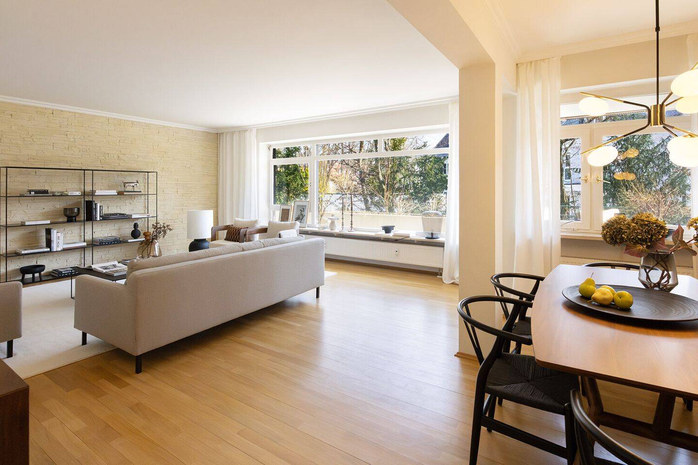Wohnen im Parkgrundstück - Großzügige 3-Zimmer Wohnung in Menterschwaiger Bestlage – München – Vorschaubild 2