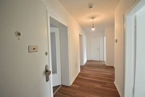 Renoviert! Geräumige 3-Zi-Altbau-Whg mit Balkon in Oberhausen – 46045 Oberhausen – Vorschaubild 2