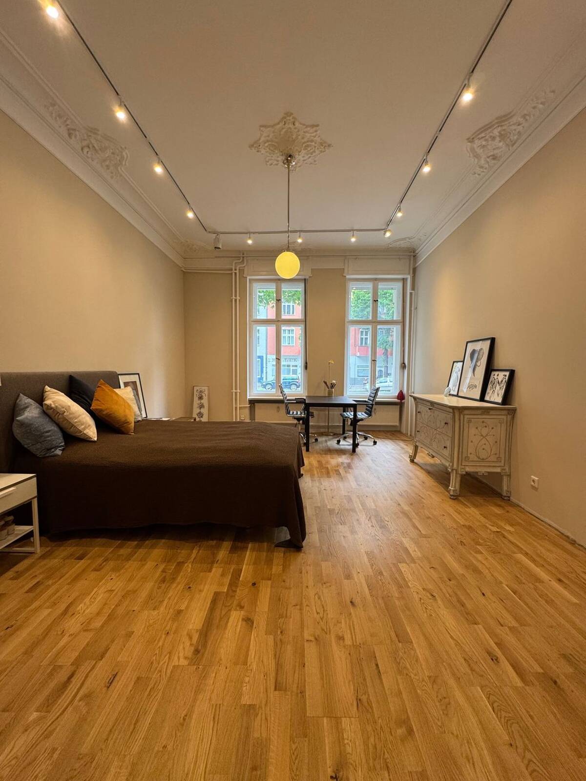 Altbauklassiker mit hochwertiger Modernisierung, Stuck und Spa Bad in Charlottenburg – 10585 Berlin – Bild 1 von 9