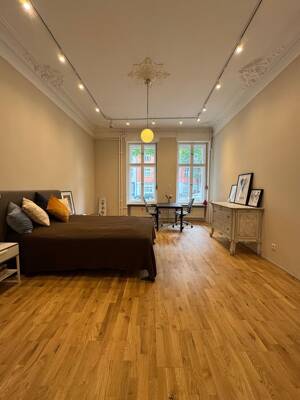 Altbauklassiker mit hochwertiger Modernisierung, Stuck und Spa Bad in Charlottenburg